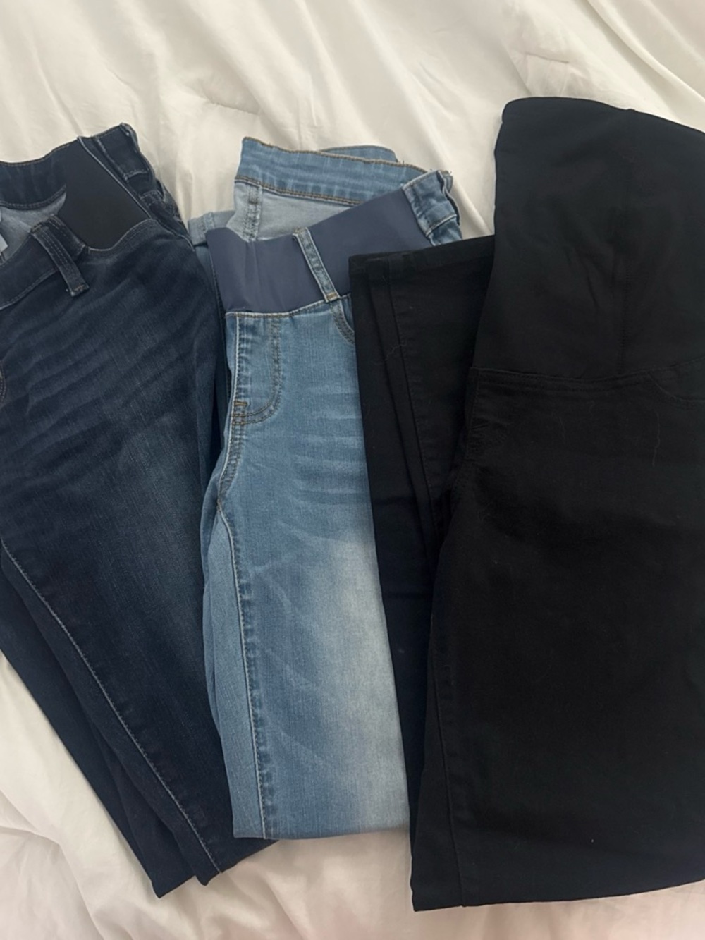 Maternity jeans woman’s size 4 bundle